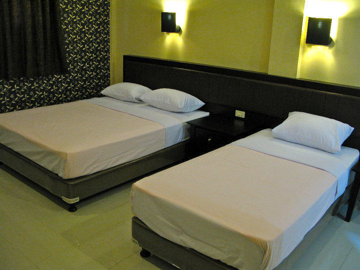 Carolina Transit Hotel Medan Phòng bức ảnh